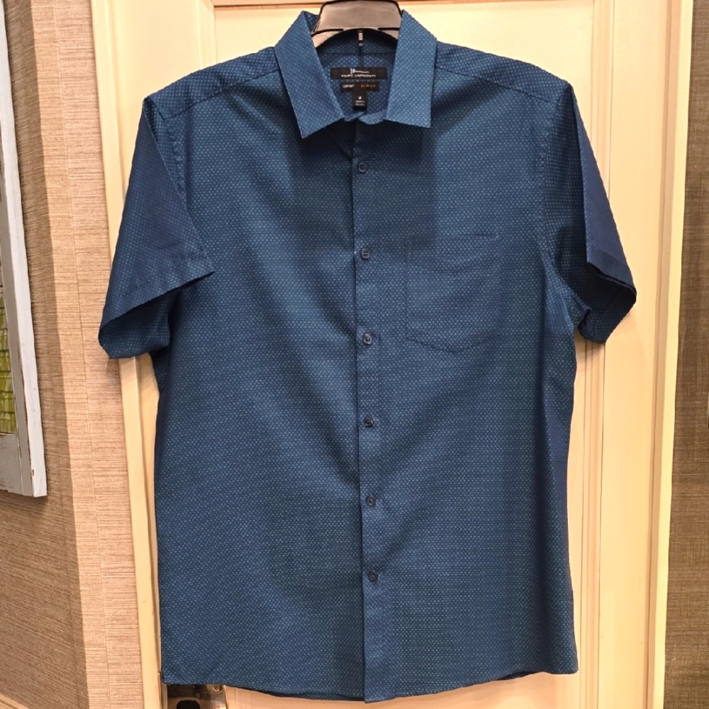 Marc Anthony Luxury Slim Fit Short Sleeve Button Down Shirt. Medium.